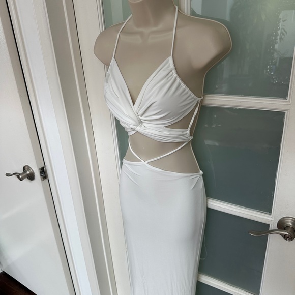 Elegant White Strappy Dress - Picture 3 of 9